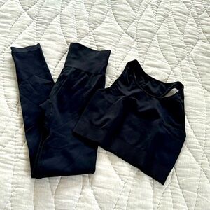 Lauf Sports 3 pieces set. top, leggings and long sleeve cropped. Black